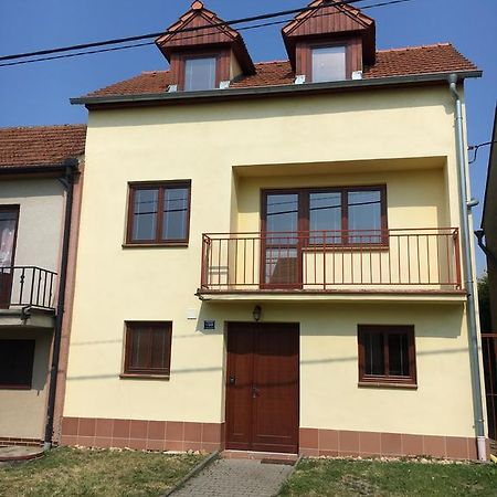 Vinny Sklep Monty Velke Bilovice Exterior photo