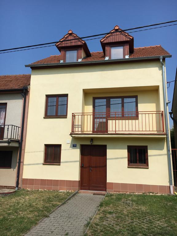 Vinny Sklep Monty Velke Bilovice Exterior photo